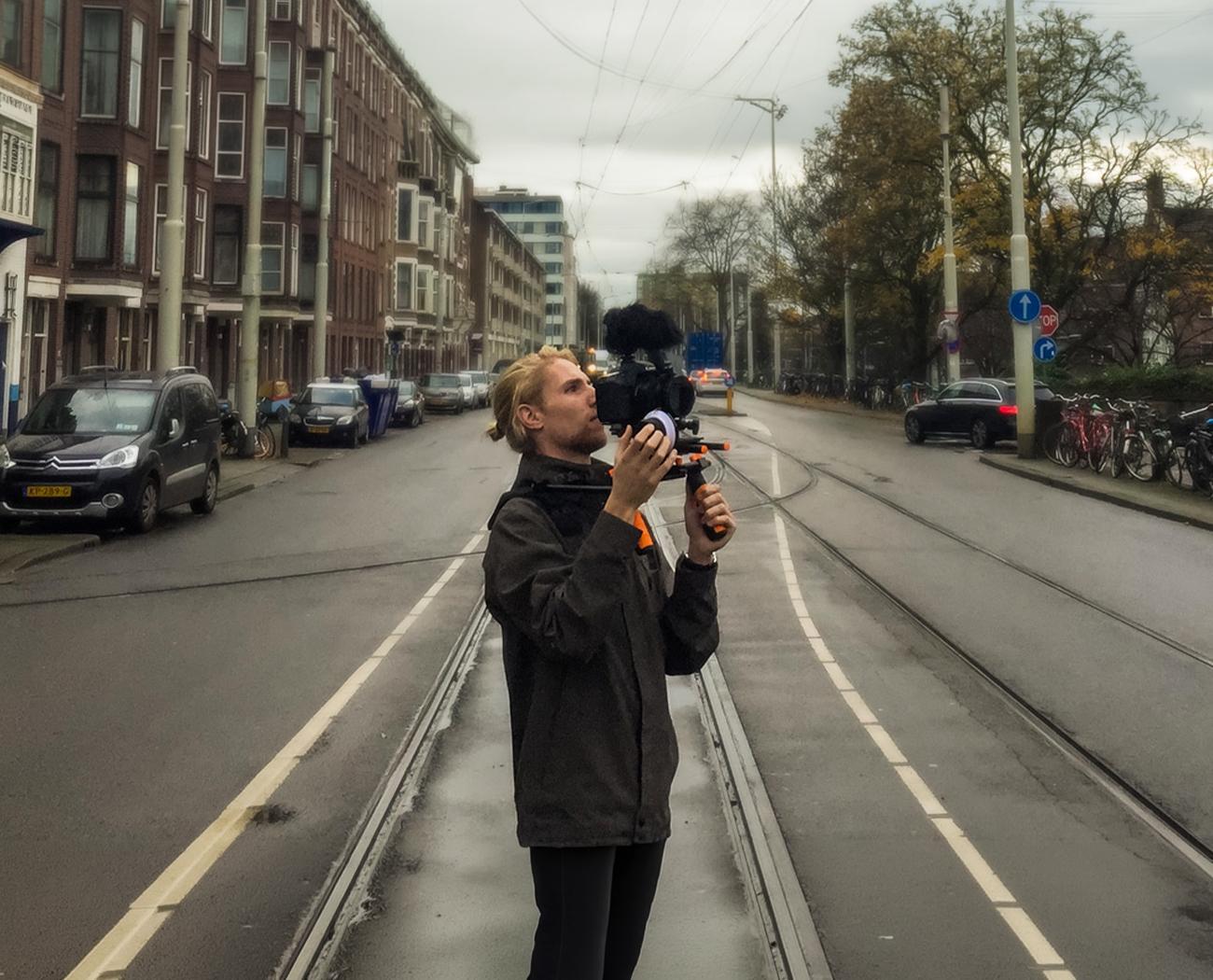 Video marketing | man filmt op straat